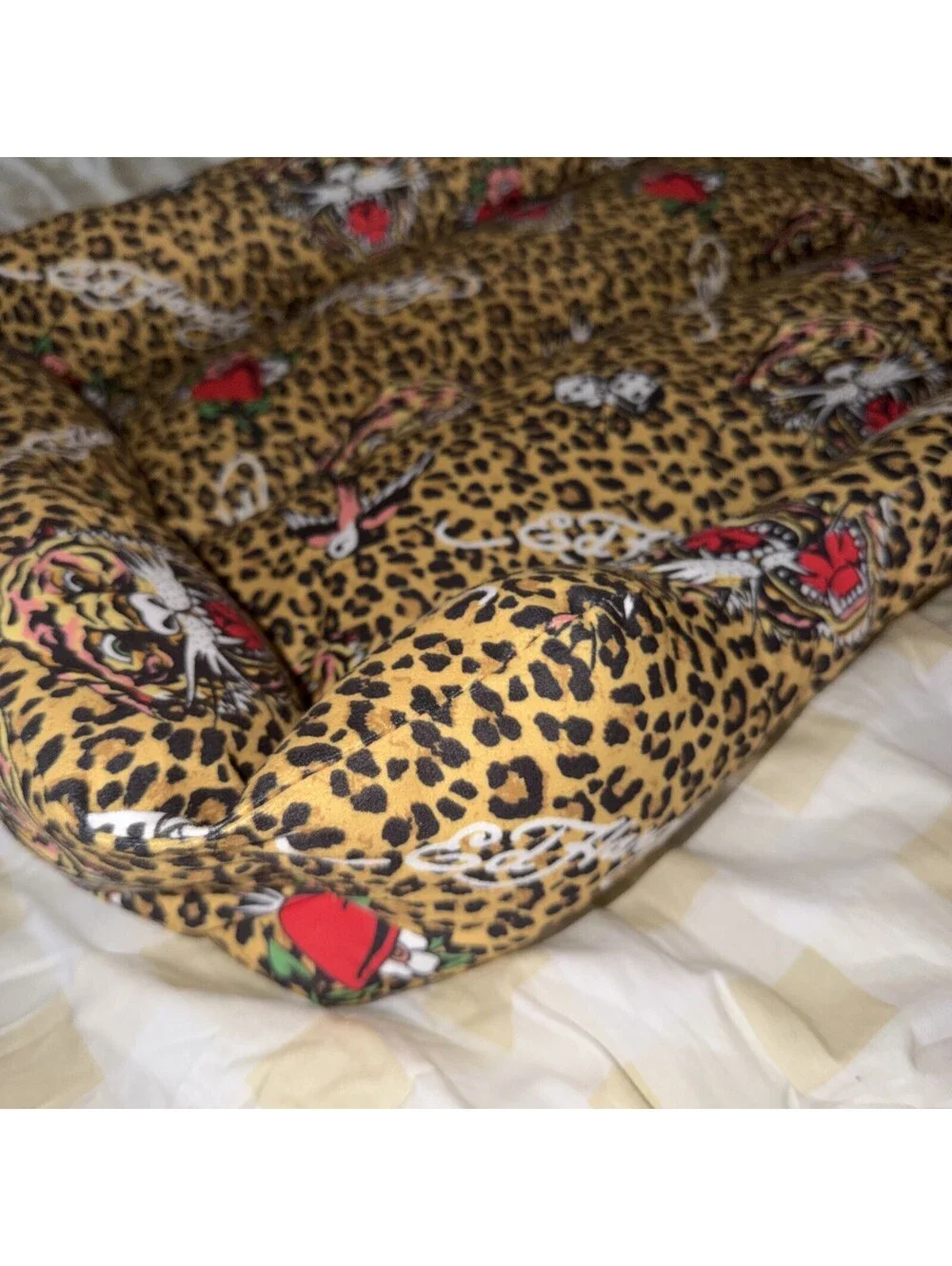 Ed Hardy Pet Cuddler Soft And Plush 28 X 22 X 7“ NWT ￼